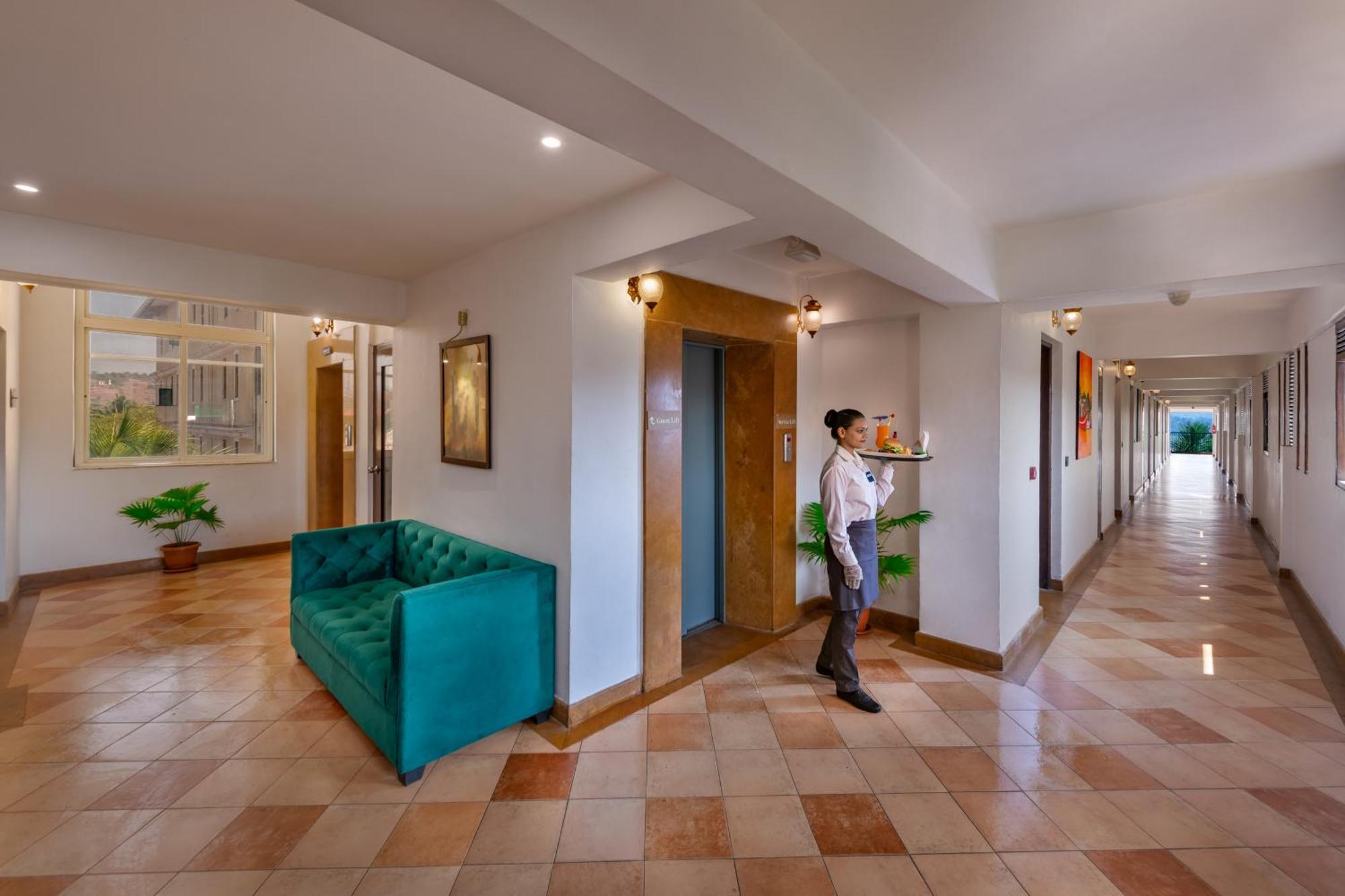 Golden Tulip Candolim, Goa Extérieur photo