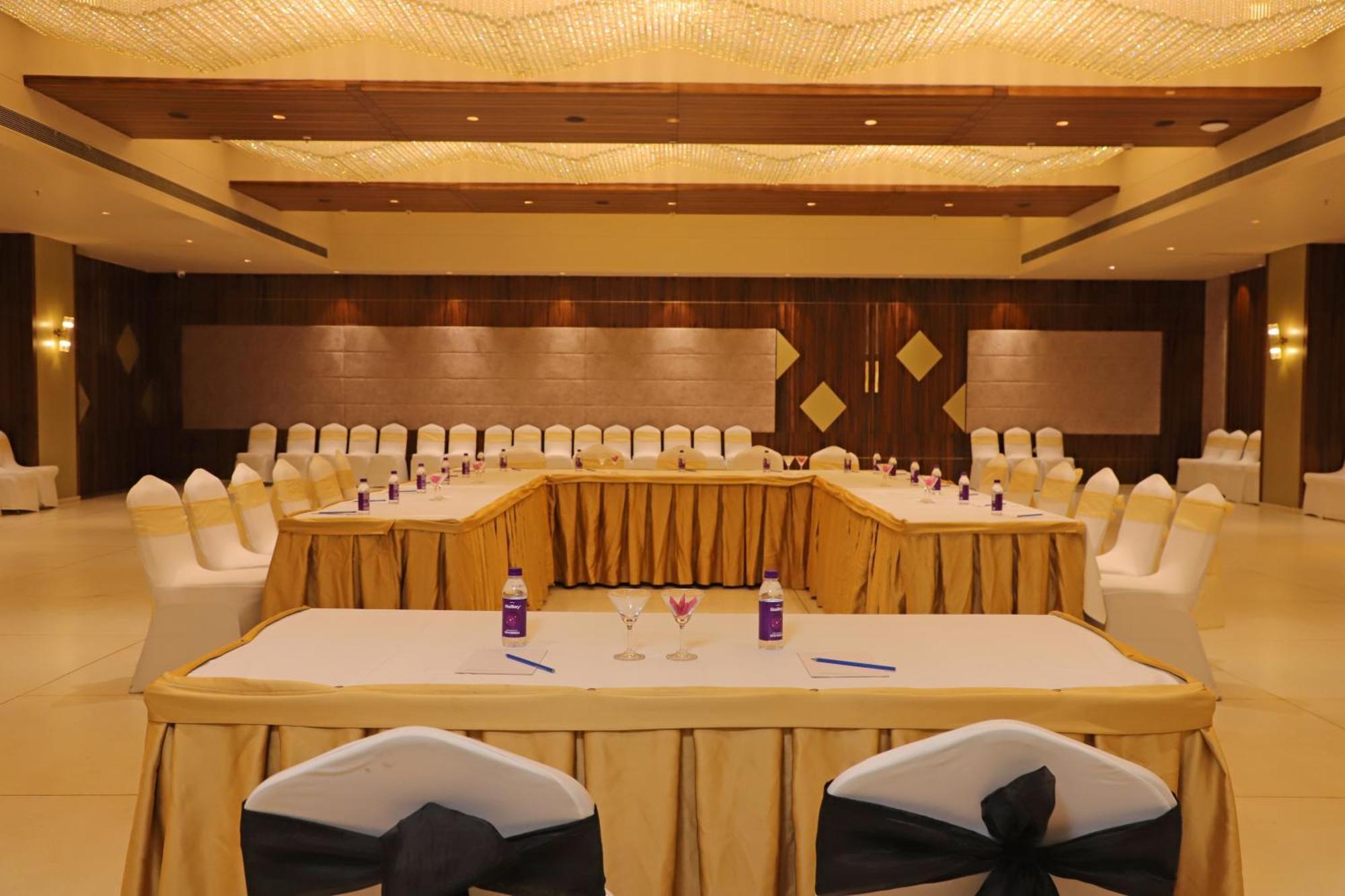 Golden Tulip Candolim, Goa Extérieur photo