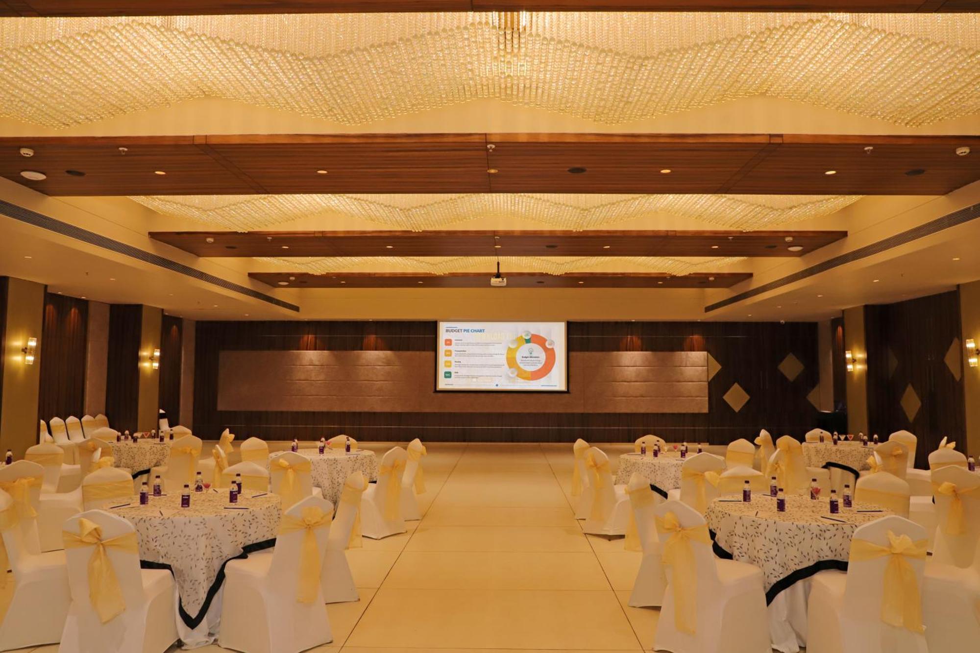 Golden Tulip Candolim, Goa Extérieur photo