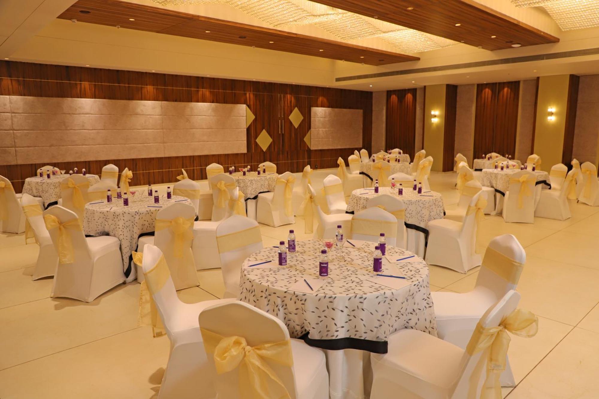 Golden Tulip Candolim, Goa Extérieur photo