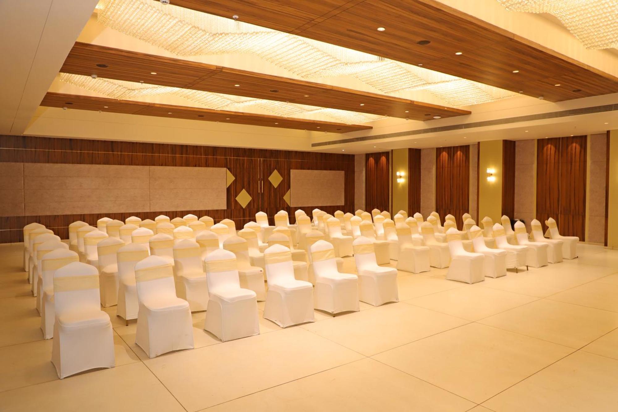 Golden Tulip Candolim, Goa Extérieur photo