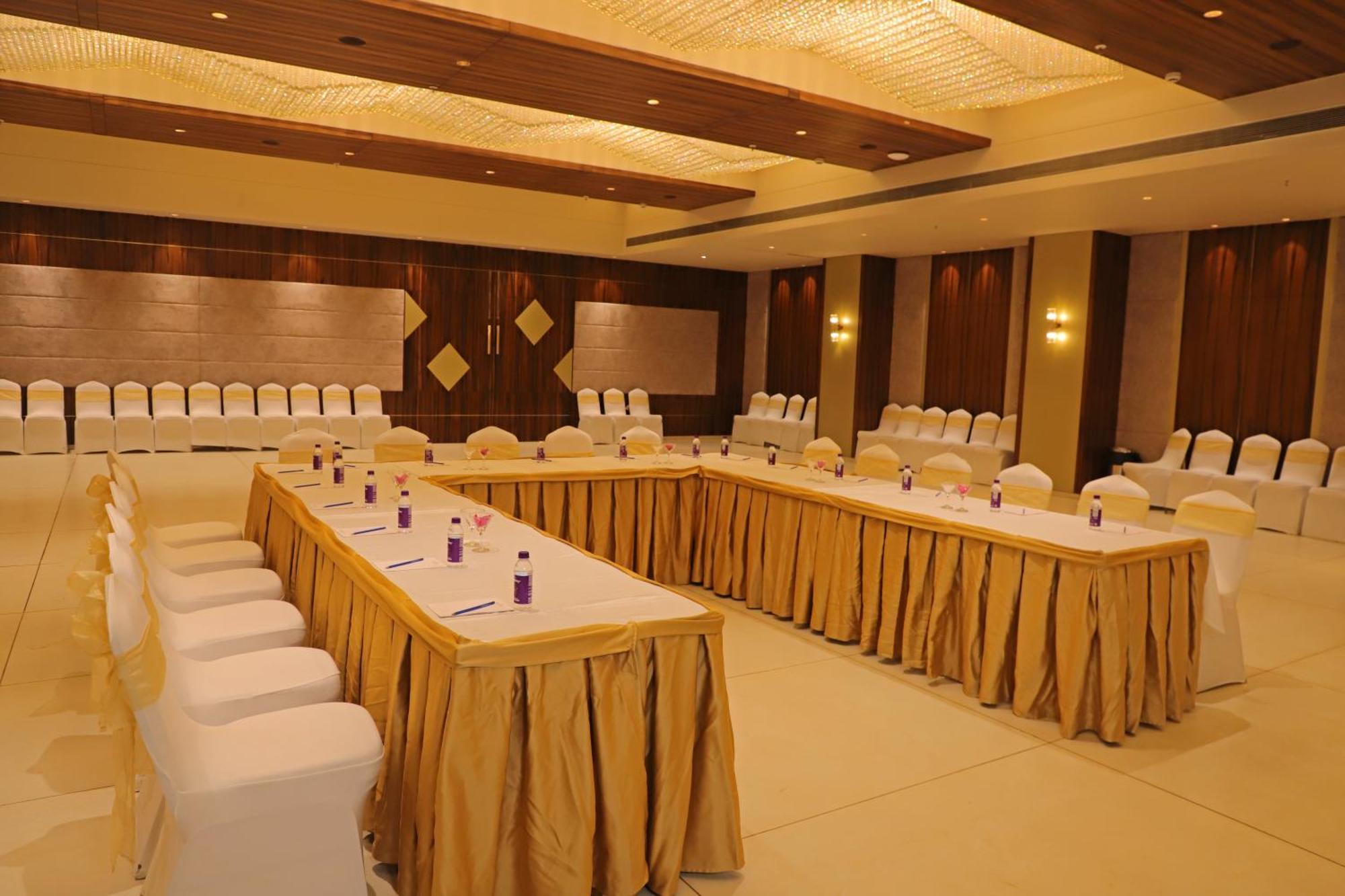 Golden Tulip Candolim, Goa Extérieur photo