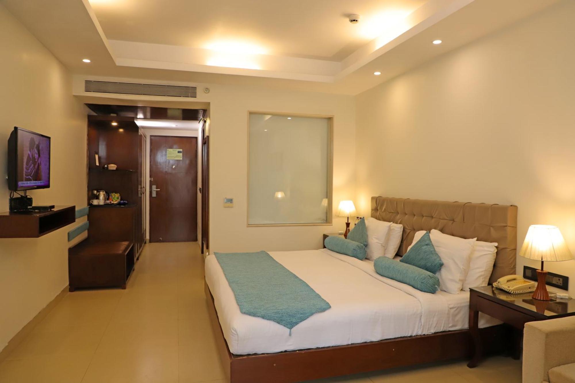 Golden Tulip Candolim, Goa Extérieur photo