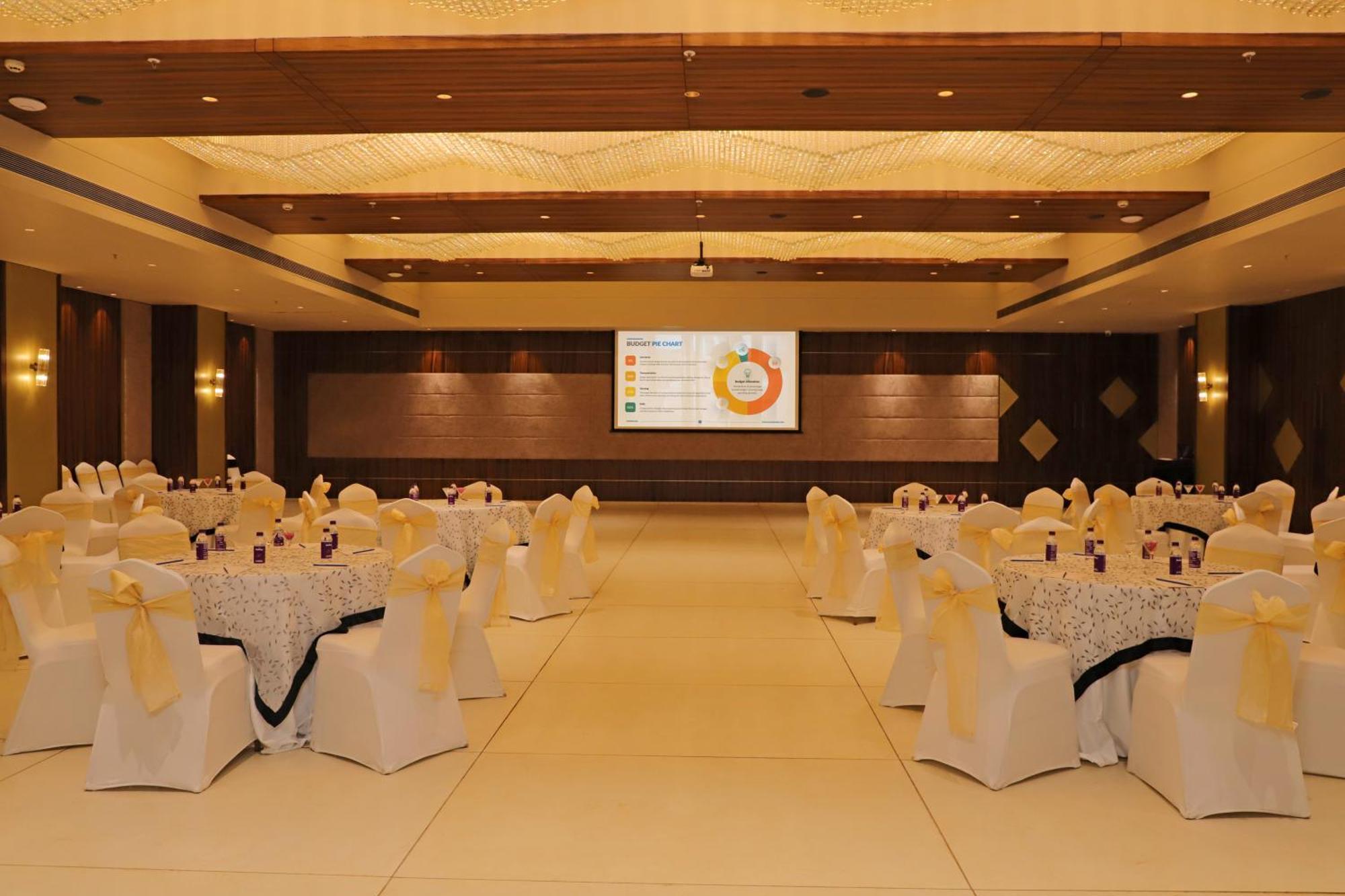 Golden Tulip Candolim, Goa Extérieur photo