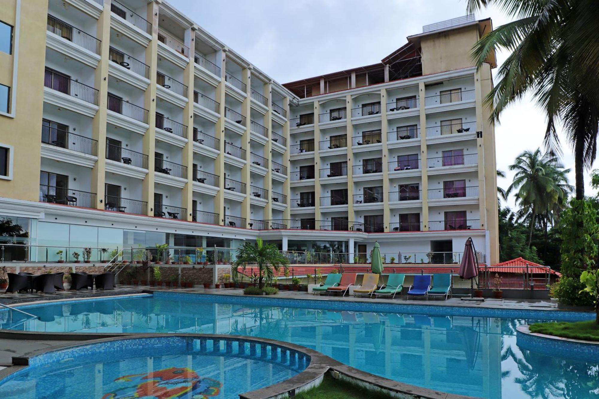 Golden Tulip Candolim, Goa Extérieur photo