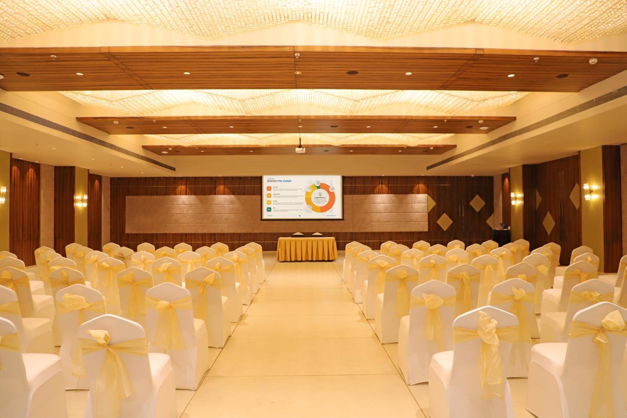 Golden Tulip Candolim, Goa Extérieur photo